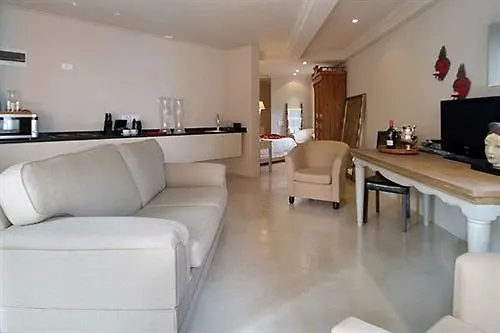 Rouge On Rose Boutique Hotel Cape Town Guest house